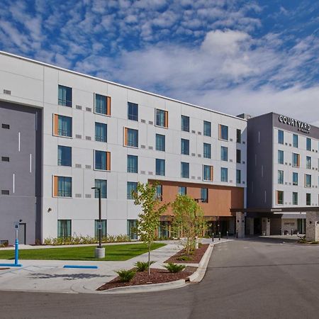 Courtyard By Marriott Petoskey At Victories Square Hotel Exterior photo