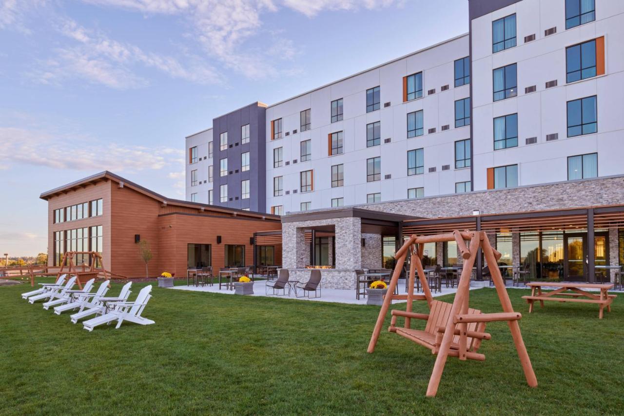 Courtyard By Marriott Petoskey At Victories Square Hotel Exterior photo
