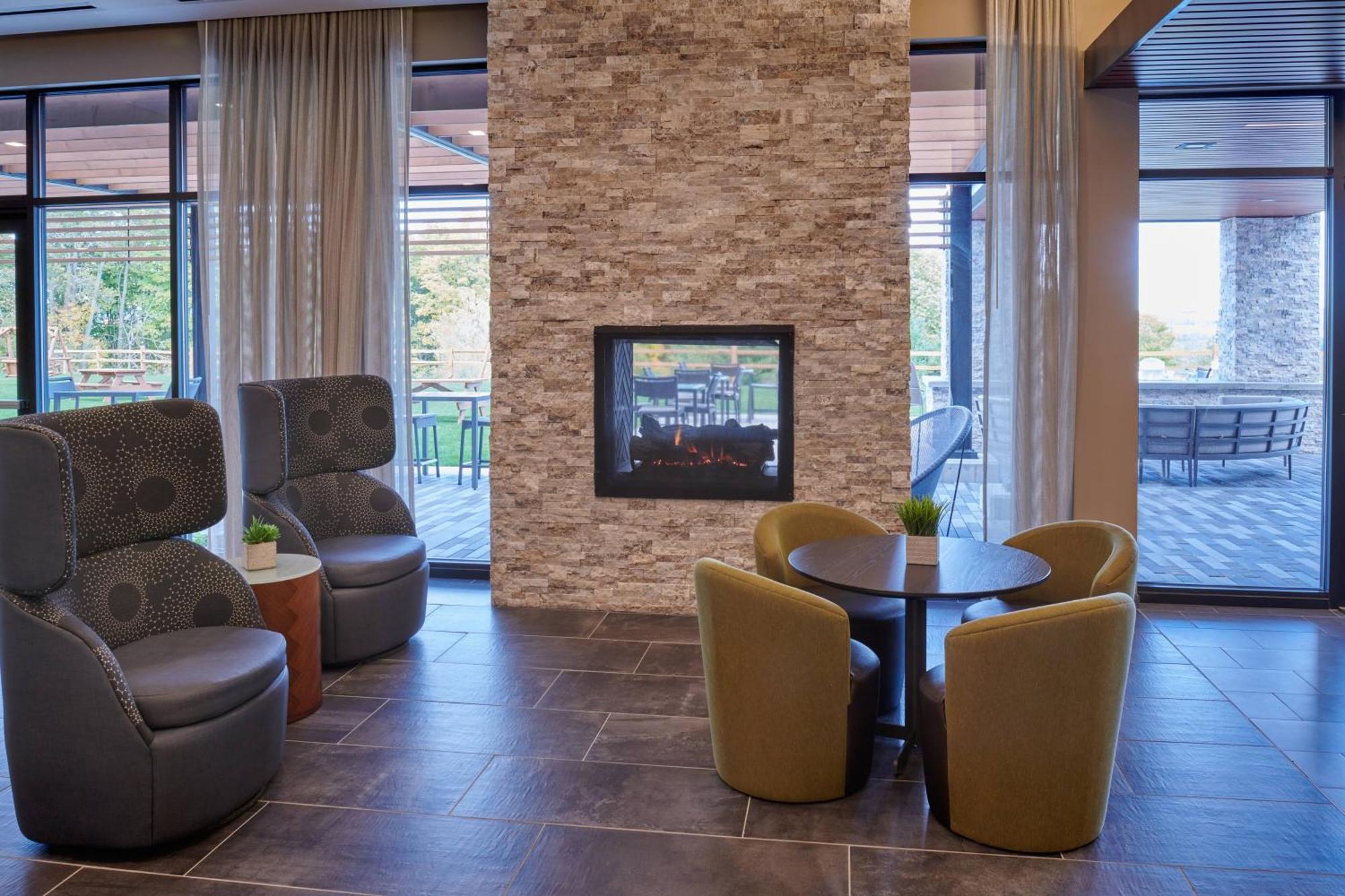 Courtyard By Marriott Petoskey At Victories Square Hotel Exterior photo