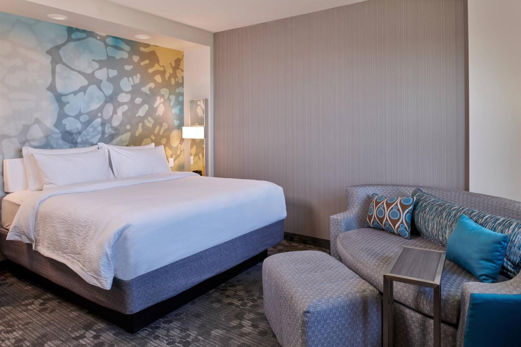 Courtyard By Marriott Petoskey At Victories Square Hotel Exterior photo